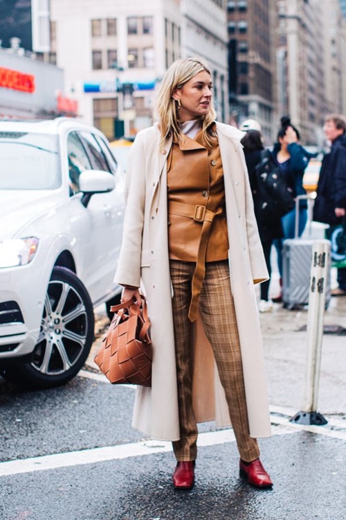 Diện toàn hàng hiệu nhưng vẫn kém sang và đây là lý do - 4