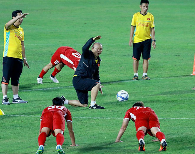 ĐT Việt Nam mơ xưng bá AFF cup: &#34;Tường thép&#34; như U23 hay &#34;cơn lốc đỏ&#34; - 2