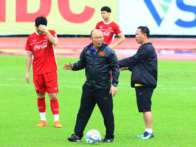 ĐT Việt Nam - Incheon United: Công Phượng hụt siêu phẩm, Văn Quyết lập công