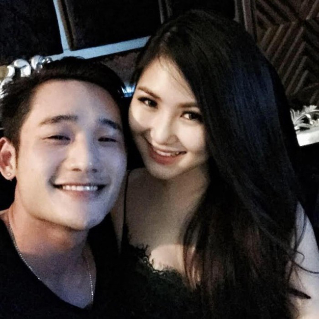 Ngoài ra, Hương Tràm còn từng bị dấy lên mối nghi ngờ hẹn hò với người mẫu - diễn viên Duy Phương khi cả hai thường xuất hiện thân mật trong những bữa tiệc tối.