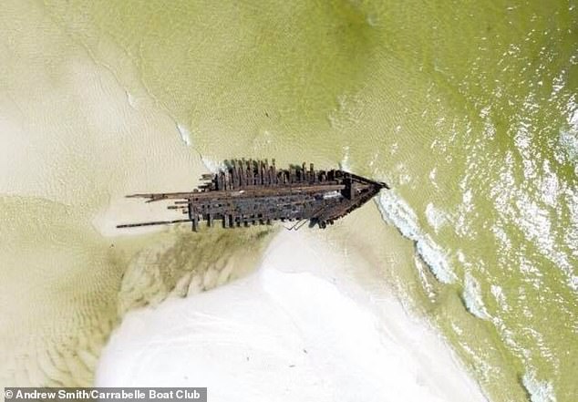 Siêu bão làm phát lộ xác tàu cổ 120 năm tuổi ở Mỹ - 1