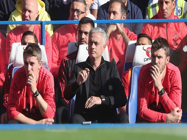 Mourinho giữ ghế: MU tìm chiến binh mùa đông & định đoạt tương lai Pogba