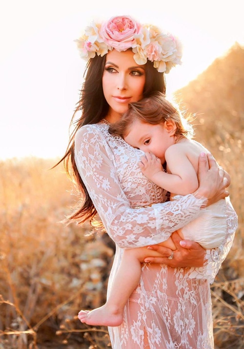 "Mẹ bầu đẹp nhất thế giới" bị chỉ trích vì bụng 6 tháng nhỏ như không - 2