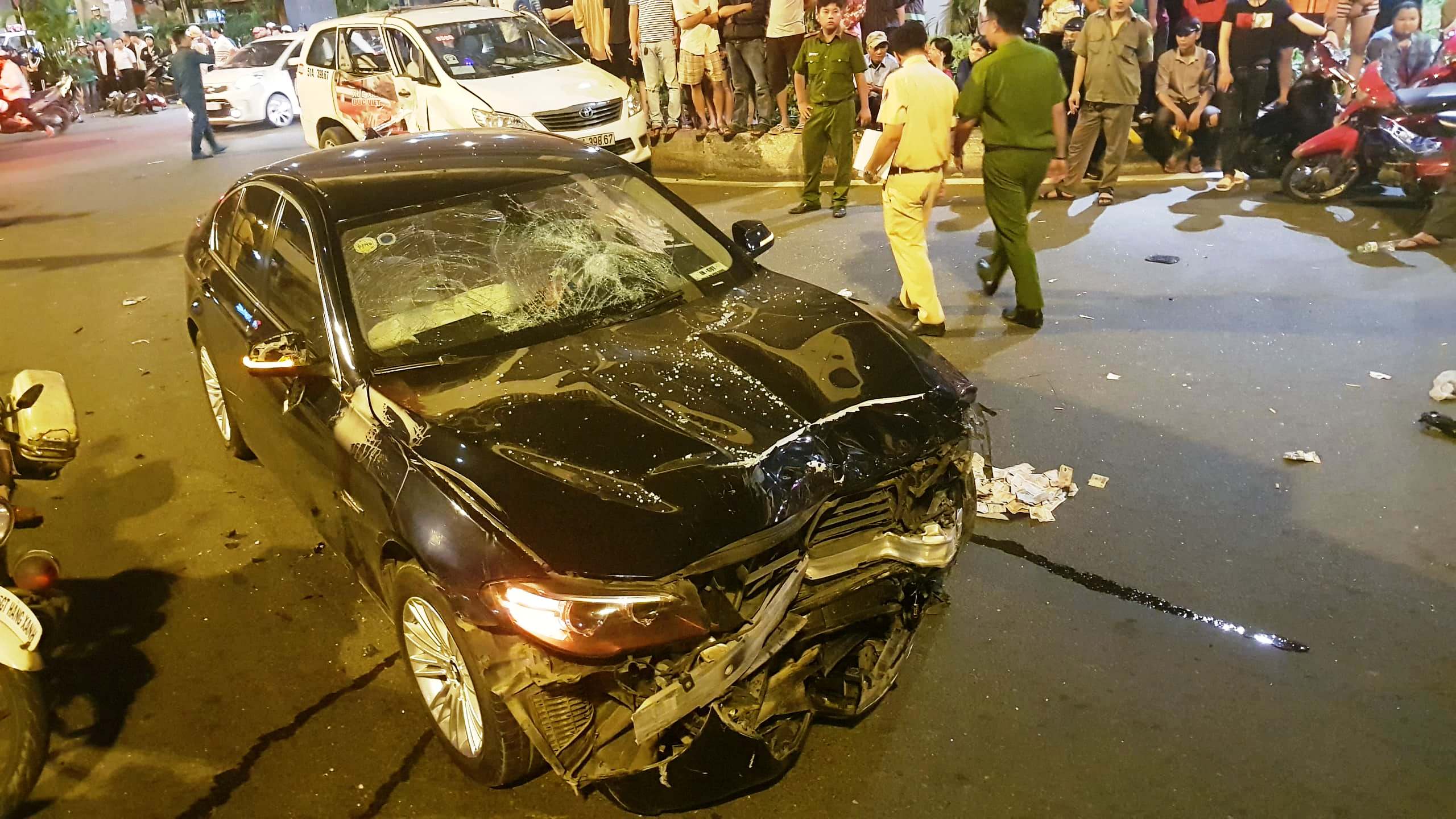 “Sếp” ngân hàng sốc nặng sau vụ nữ tài xế lái BMW gây tai nạn kinh hoàng - 1
