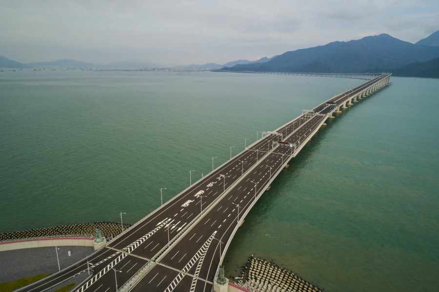 Cầu vượt biển dài nhất thế giới ở Trung Quốc hứng “bão” chỉ trích - 1