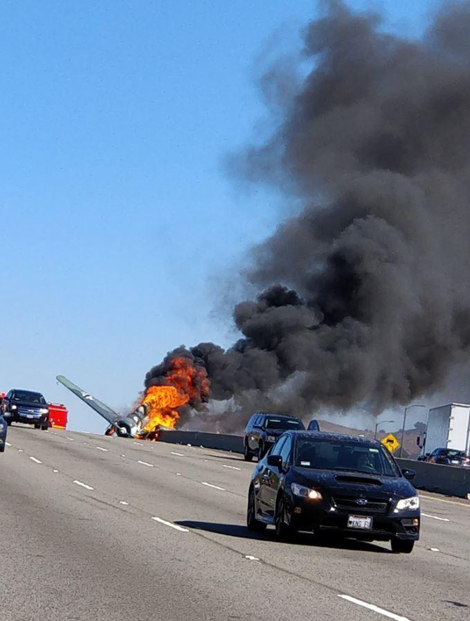Máy bay vỡ tan sau khi rơi xuống đường cao tốc Mỹ và diễn biến kỳ diệu - 2