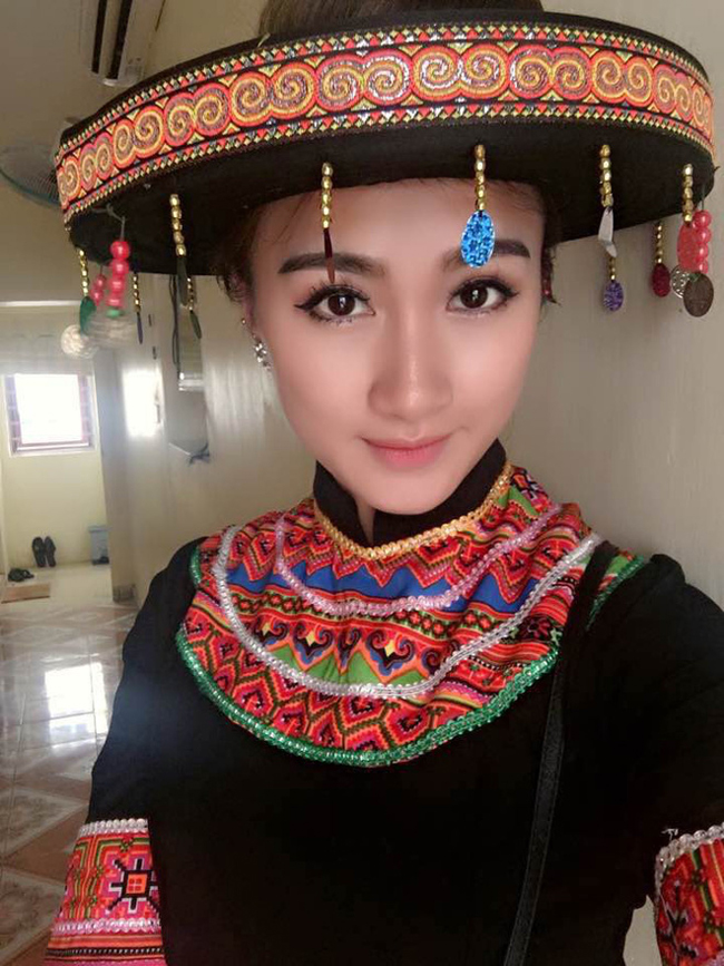 Bà xã kém Hà Việt Dũng 6 tuổi và đang học cao học tại trường Đại học Văn hóa Hà Nội.