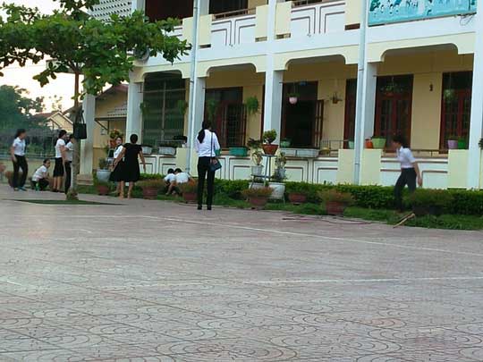 Nam giáo viên mang dao xông vào trường đánh 2 nữ giáo viên bị thương - 2