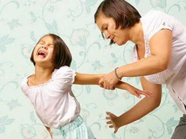 5 hậu quả khiến cha mẹ ân hận suốt đời vì đánh con