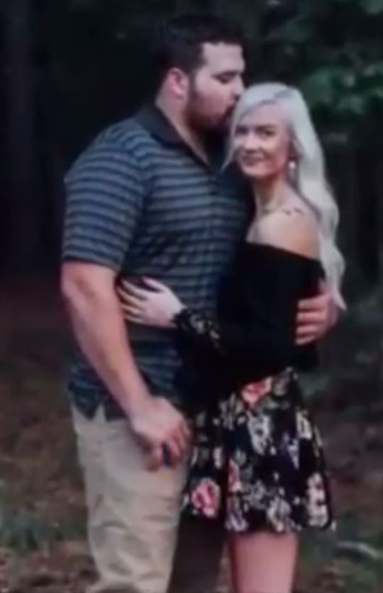 Cô dâu hủy đám cưới ngay phút chót và tặng nó cho người lạ - 1