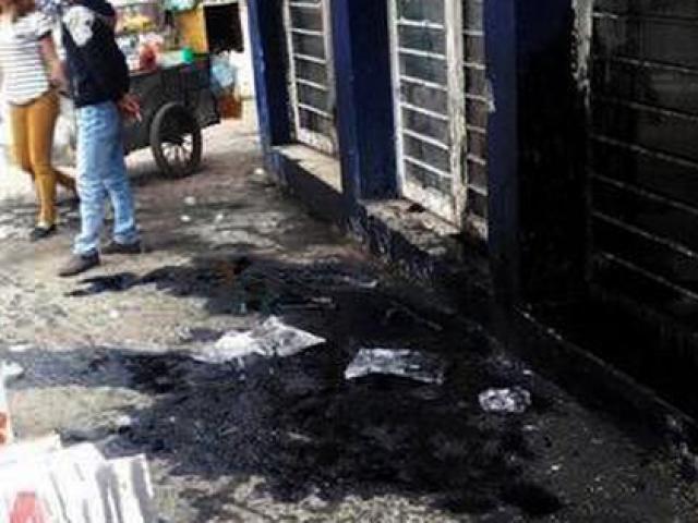 Pháp luật - Em trai trốn nợ, chủ tiệm cầm đồ liên tục "khủng bố" nhà anh trai bằng chất bẩn