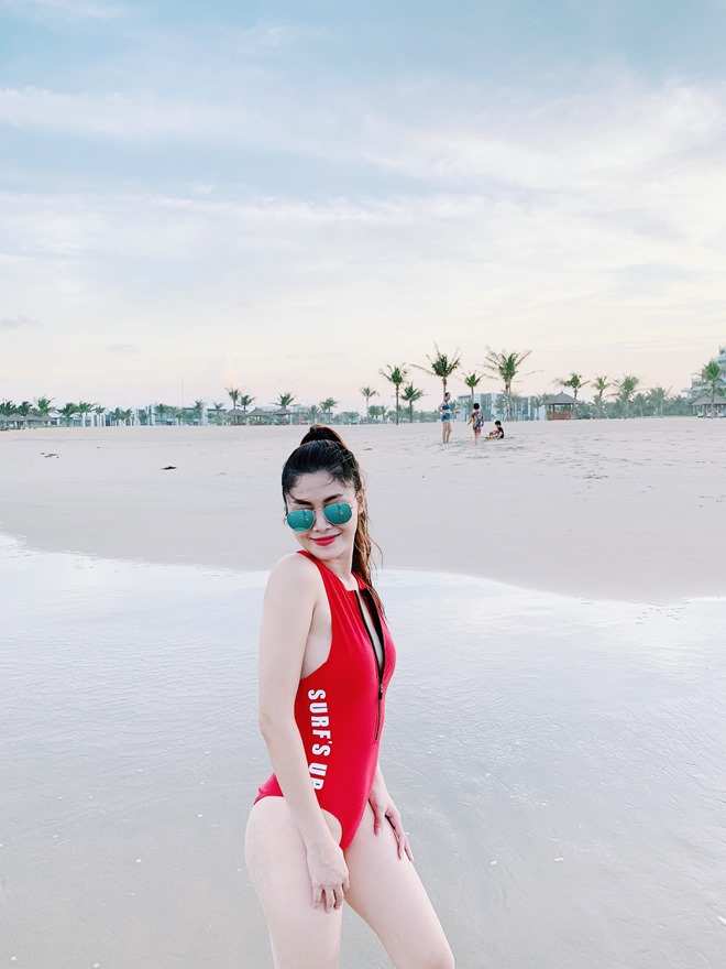 Vợ ca sĩ Đăng Khôi vẫn nóng bỏng với bikini dù đã là mẹ 2 con - 2