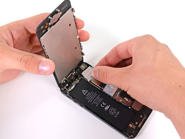 Apple kéo dài chương trình thay pin iPhone miễn phí tới cuối tháng 12/2018