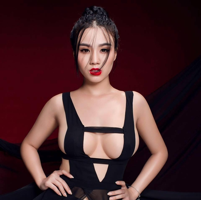 Linh Miu là hot girl, diễn viên nổi tiếng với phong cách sexy.
