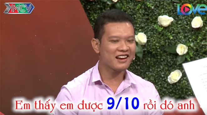 Cô gái tên Thị Phi cầm giấy “chất vấn” bạn trai tại Bạn muốn hẹn hò - 4