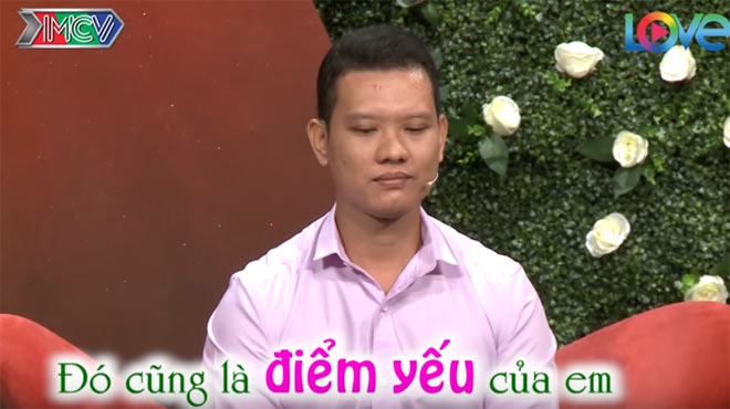 Cô gái tên Thị Phi cầm giấy “chất vấn” bạn trai tại Bạn muốn hẹn hò - 2