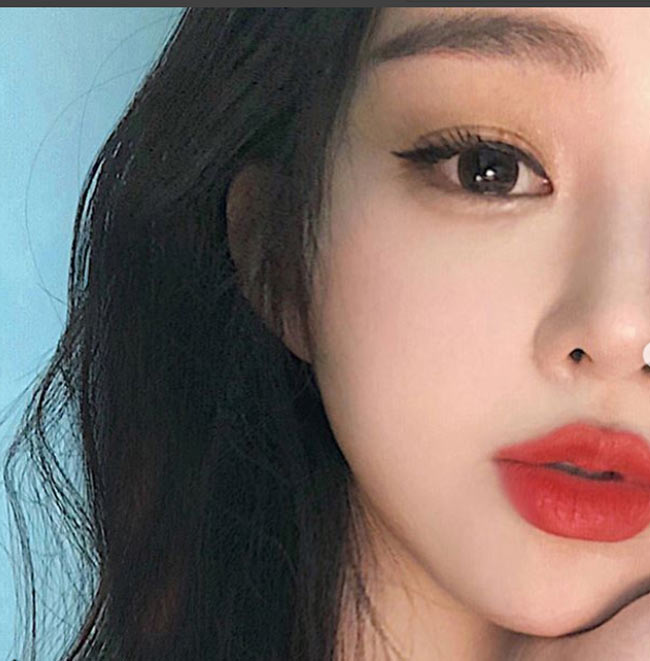Cô cũng nhờ đó, liên tục quảng cáo các sản phẩm chăm sóc sắc đẹp trên trang cá nhân.