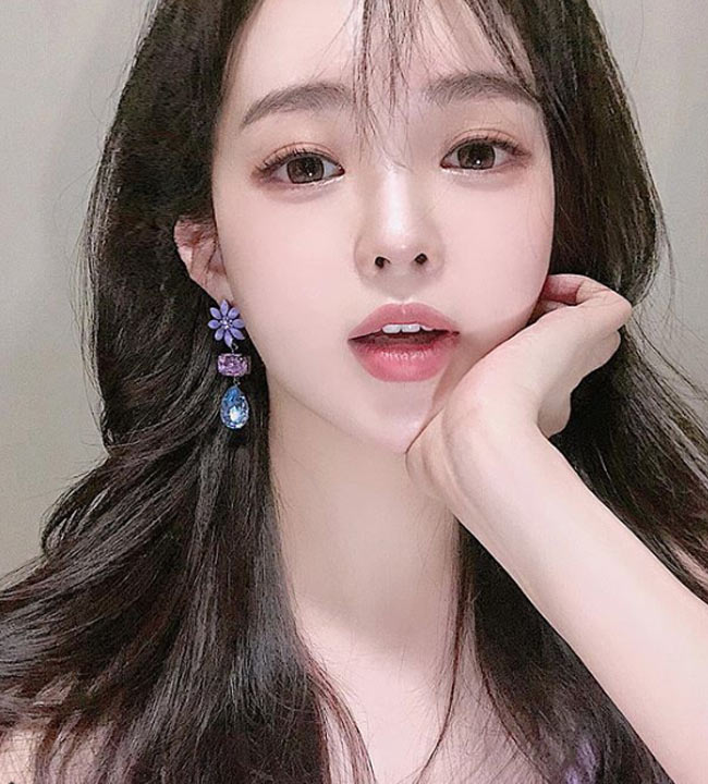 Cận cảnh đôi môi quyến rũ của cô gái trẻ xứ Hàn.