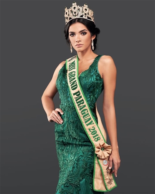 Nhan sắc tựa nữ thần Hy Lạp của "Hoa hậu ngất xỉu" - 3