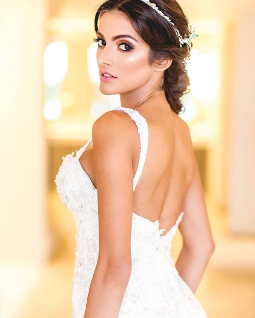 Nhan sắc tựa nữ thần Hy Lạp của "Hoa hậu ngất xỉu" - 14