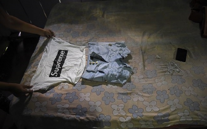 Ra nước ngoài, hàng loạt phụ nữ Venezuela phải bán dâm kiếm sống - 3