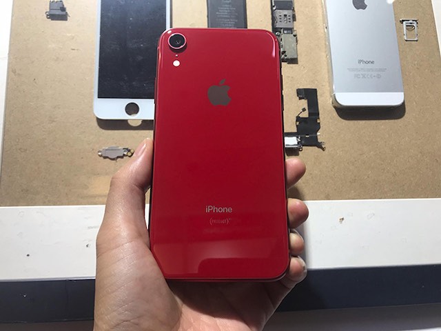Thời trang Hi-tech - Ảnh trên tay iPhone Xr màu đỏ vừa "bay" về Việt Nam