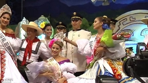 Hoa hậu bị cướp vương miện, ngất xỉu... trong đêm đăng quang - 5