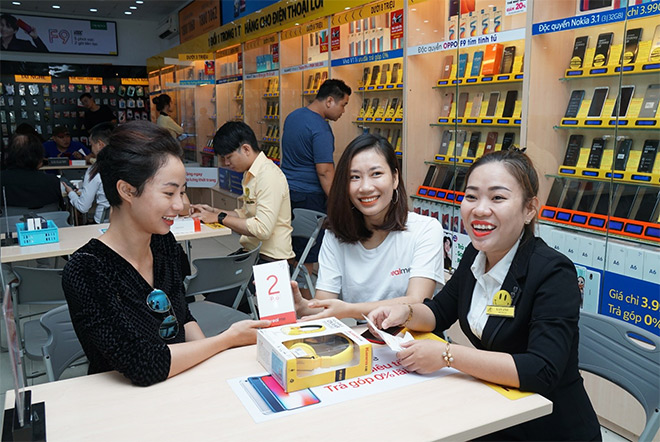 Giới trẻ nô nức “đập hộp” Realme 2 và Realme 2 Pro trong ngày mở bán - 4