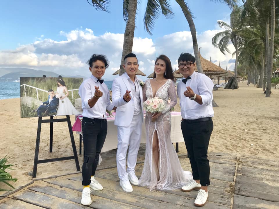 Choáng với váy cưới trong suốt, giá hàng trăm triệu vợ Tiêu Quang Vboys - 1