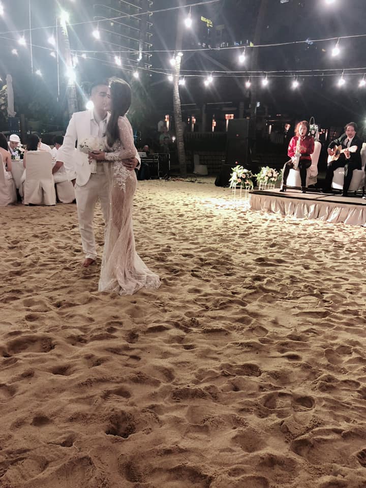 Choáng với váy cưới trong suốt, giá hàng trăm triệu vợ Tiêu Quang Vboys - 2