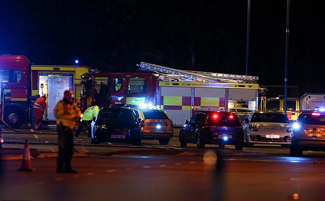 Kinh hoàng: Trực thăng chủ tịch Leicester City gặp nạn, chìm trong biển lửa - 6