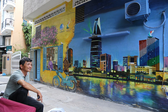 Bức tường xấu xí giữa phố Sài Gòn thành tranh 3D nghệ thuật - 1