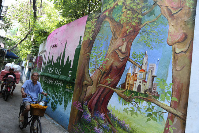 Bức tường xấu xí giữa phố Sài Gòn thành tranh 3D nghệ thuật - 2