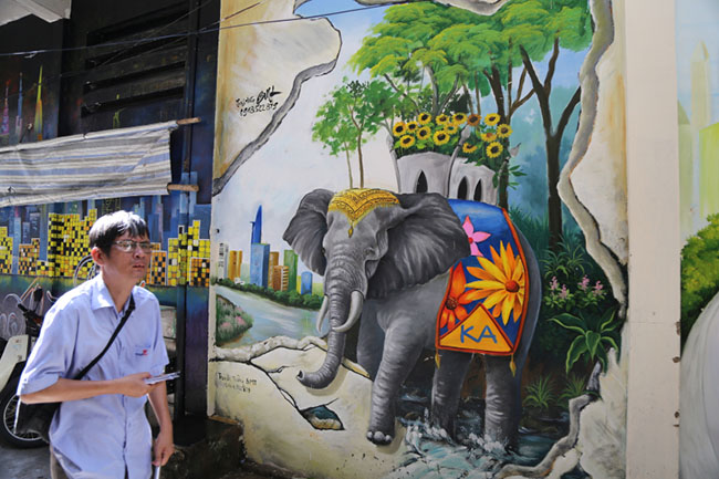 Bức tường xấu xí giữa phố Sài Gòn thành tranh 3D nghệ thuật - 6