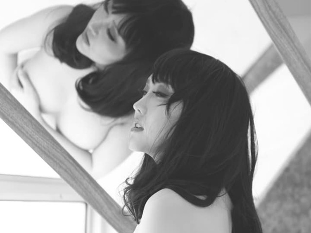 Sao Việt - Khoe ảnh tạo dáng phản cảm, Phi Thanh Vân tuyên bố "quay lưng vào dư luận"