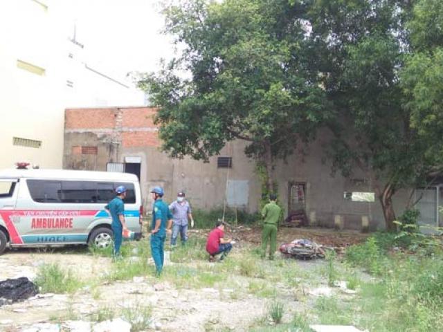 Pháp luật - Kinh hãi phát hiện người đàn ông nằm chết trên xe máy bị đổ