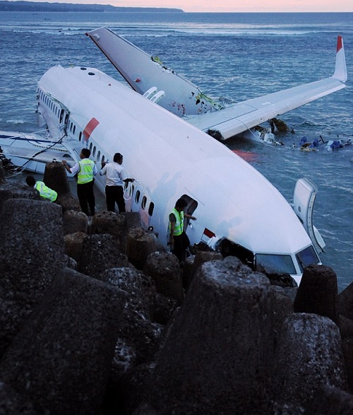 Máy bay Indonesia chở 189 người rơi: Hàng loạt tai nạn &#34;bám theo&#34; một hãng - 1