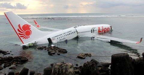Máy bay Indonesia rơi xuống biển: Điều kỳ diệu từng xảy ra năm 2013! - 1