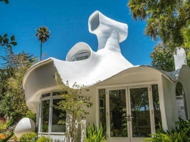 Tài chính - Bất động sản - Căn nhà "uốn éo chẳng giống ai" được "hét" giá hơn 32 tỷ đồng