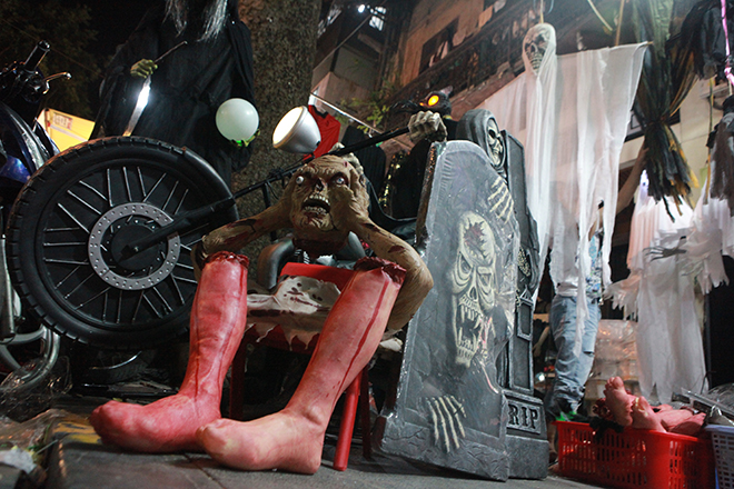 Hình ma tốc độ, phù thủy gào thét trên phố Hà Nội trước lễ Halloween - 4