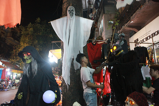 Hình ma tốc độ, phù thủy gào thét trên phố Hà Nội trước lễ Halloween - 3