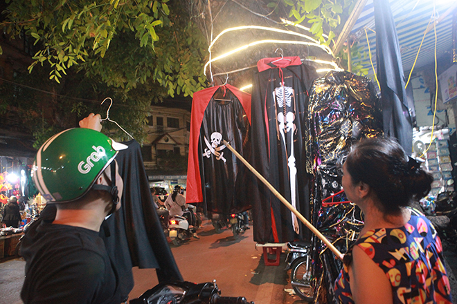 Hình ma tốc độ, phù thủy gào thét trên phố Hà Nội trước lễ Halloween - 13