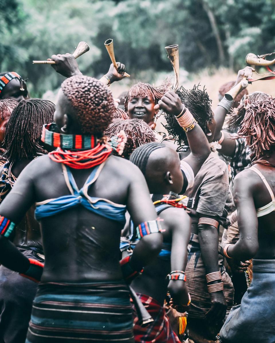 Ảnh: Cuộc sống của bộ lạc Ethiopia có phong tục kỳ lạ nhất thế giới - 1