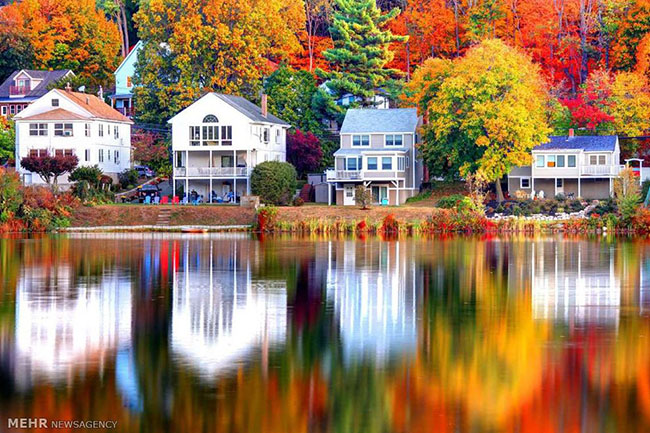 Khung cảnh mùa thu yên bình ở Massachusetts, Mỹ.
