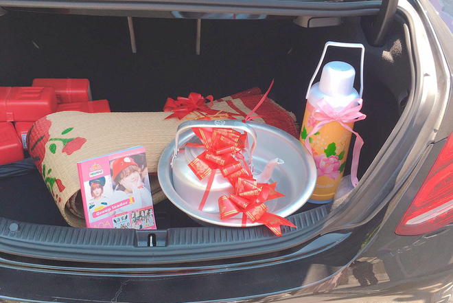 Quà cưới "lầy lội" khiến cô dâu chú rể "khóc không thành tiếng" - 2