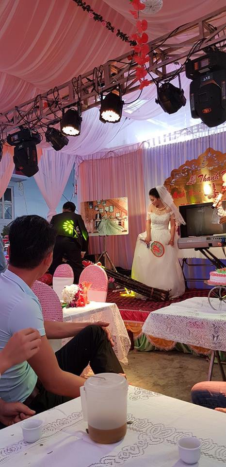 Quà cưới "lầy lội" khiến cô dâu chú rể "khóc không thành tiếng" - 4