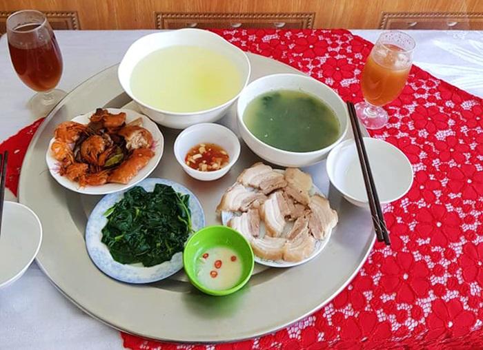 Cô dâu 62 trổ tài 'chăm' chồng trẻ 26 tuổi: Dân mạng lại ngỡ ngàng - 4