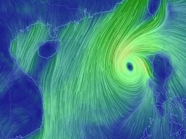 Siêu bão Yutu giật cấp 13 liên tục đổi hướng, biển động dữ dội