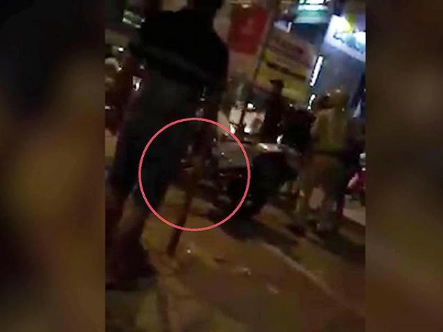 Pháp luật - CSGT Hàng Xanh lên tiếng vụ "người lạ" hỗn chiến tại chốt