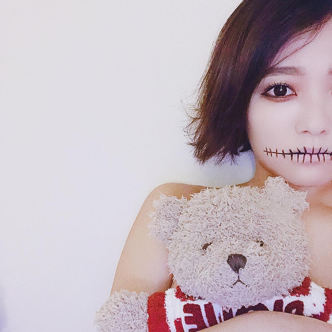 Cô gái Nhật Bản họa mặt kỳ quái nhân ngày Quỷ ám - 2